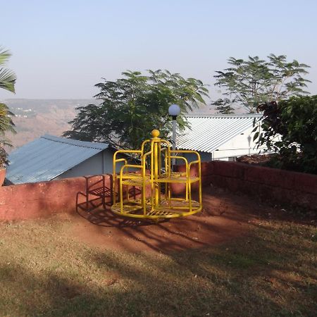 Hôtel Exotic Valley à Mahābaleshwar Extérieur photo