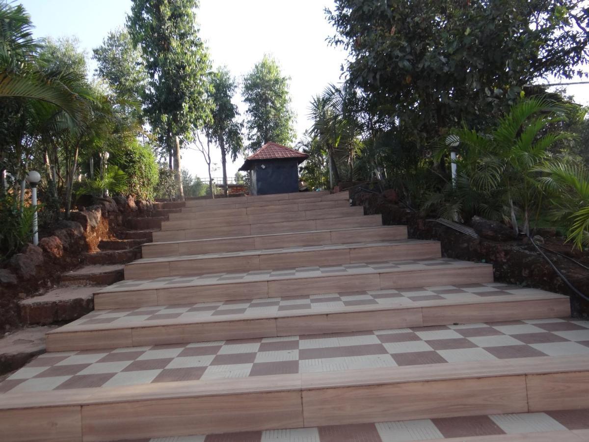 Hôtel Exotic Valley à Mahābaleshwar Extérieur photo