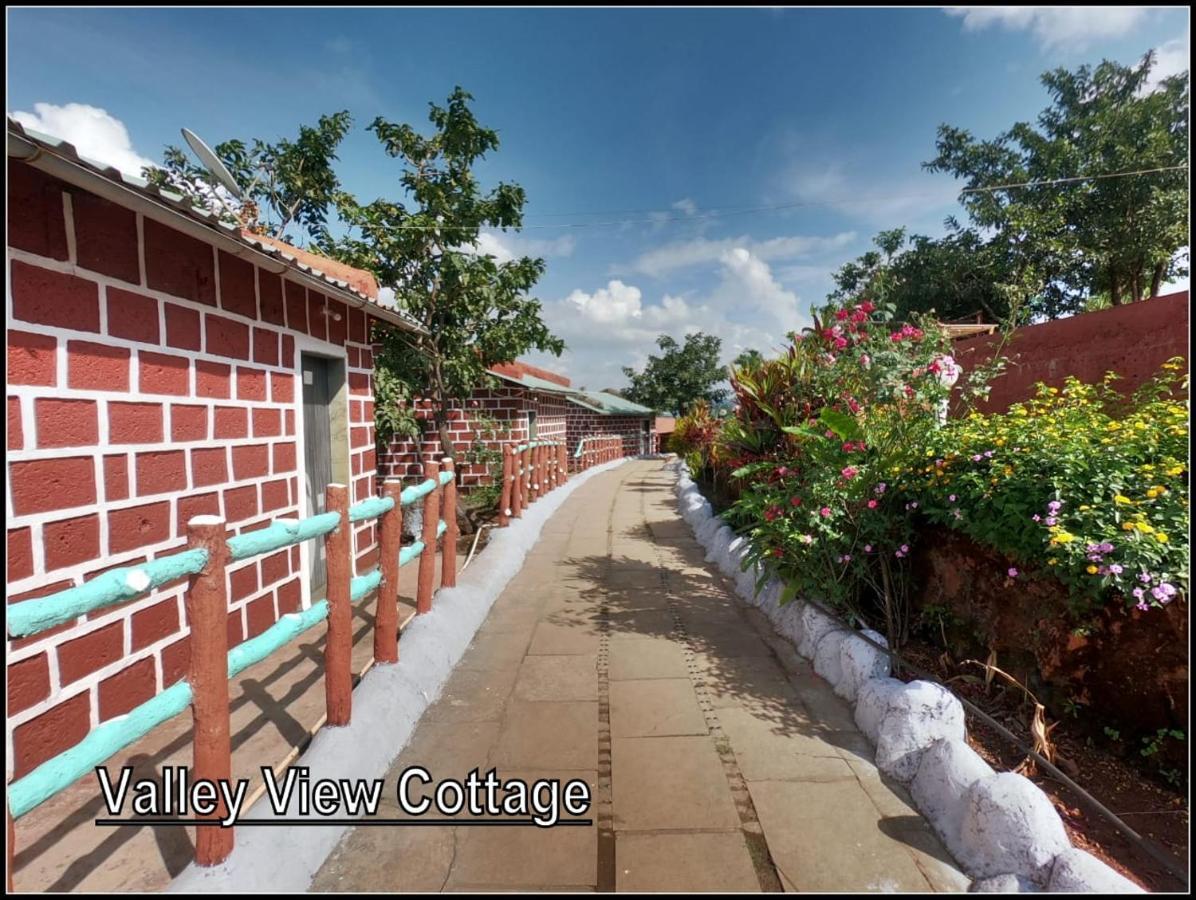 Hôtel Exotic Valley à Mahābaleshwar Extérieur photo
