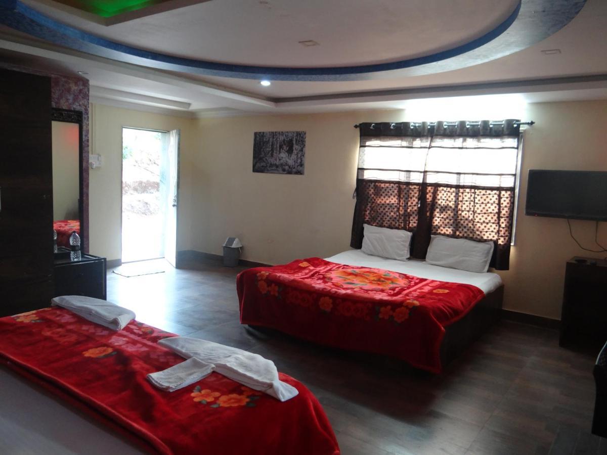 Hôtel Exotic Valley à Mahābaleshwar Extérieur photo