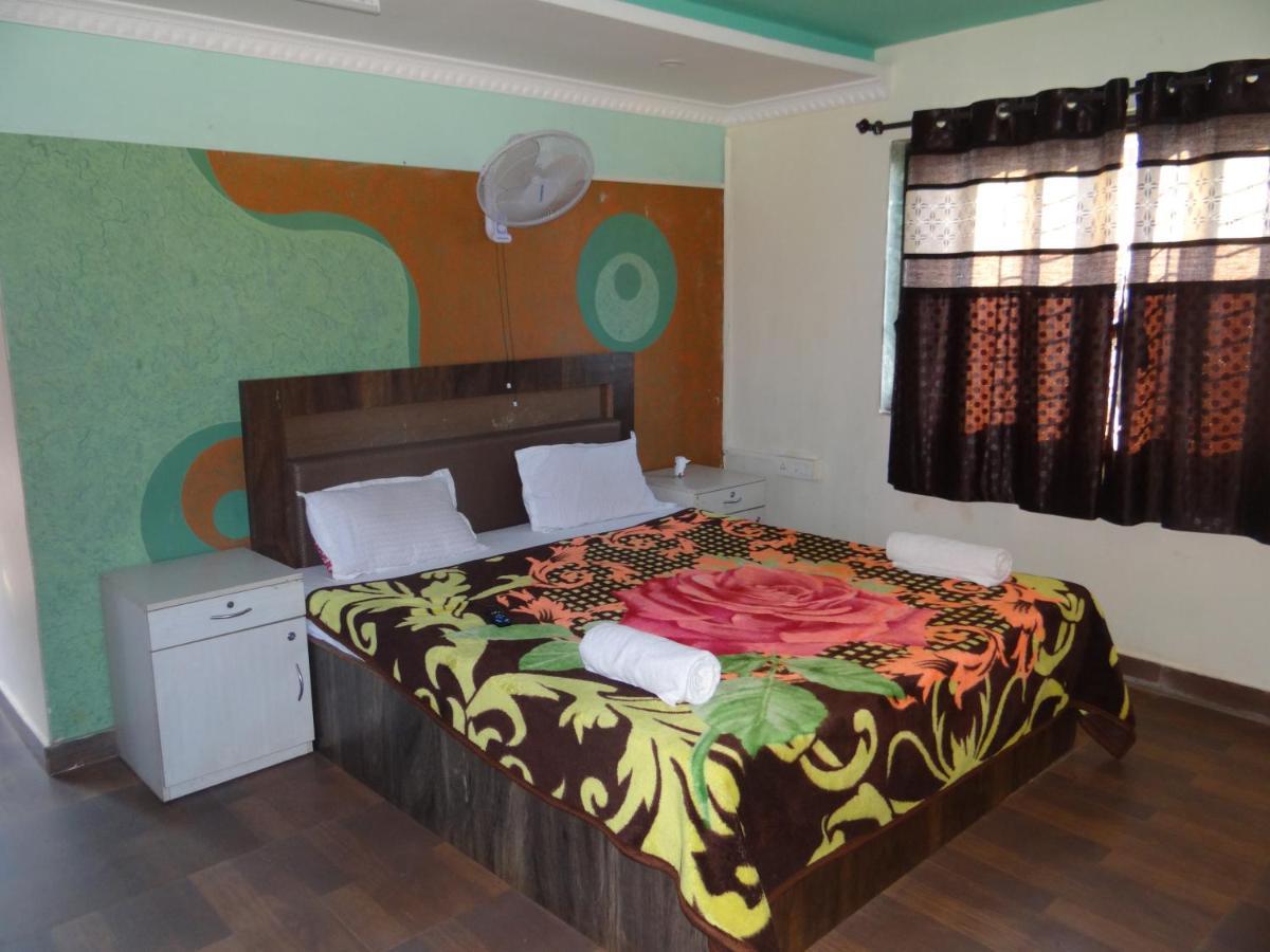 Hôtel Exotic Valley à Mahābaleshwar Extérieur photo