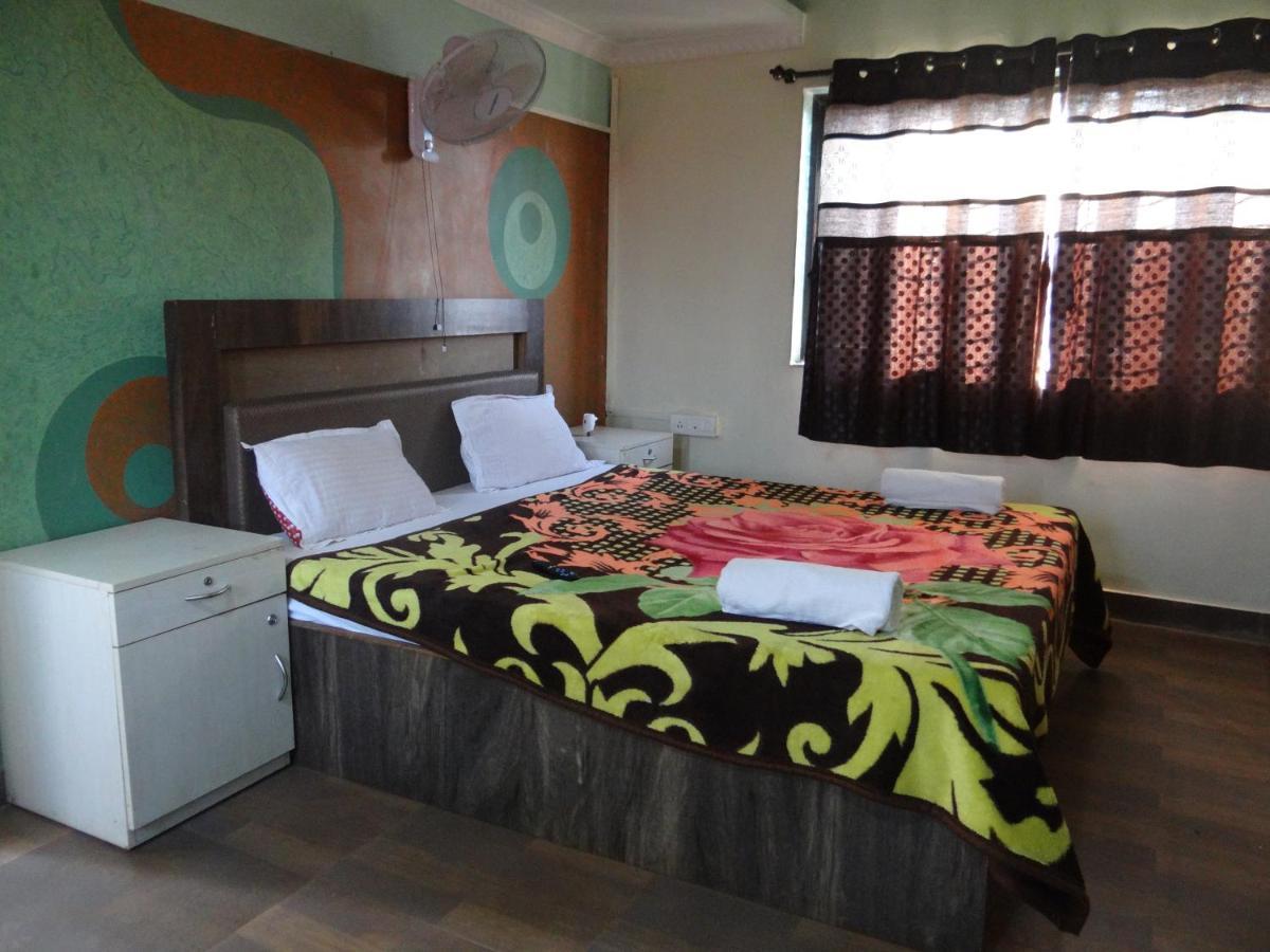 Hôtel Exotic Valley à Mahābaleshwar Extérieur photo