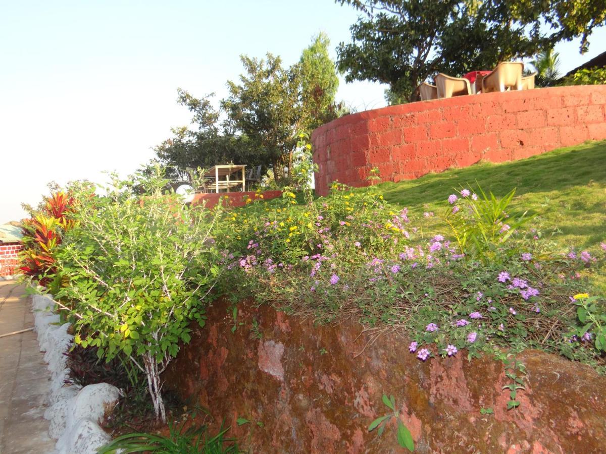 Hôtel Exotic Valley à Mahābaleshwar Extérieur photo