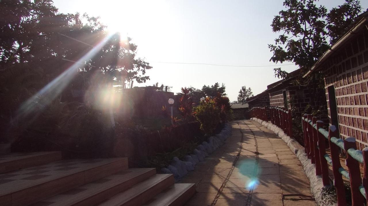 Hôtel Exotic Valley à Mahābaleshwar Extérieur photo