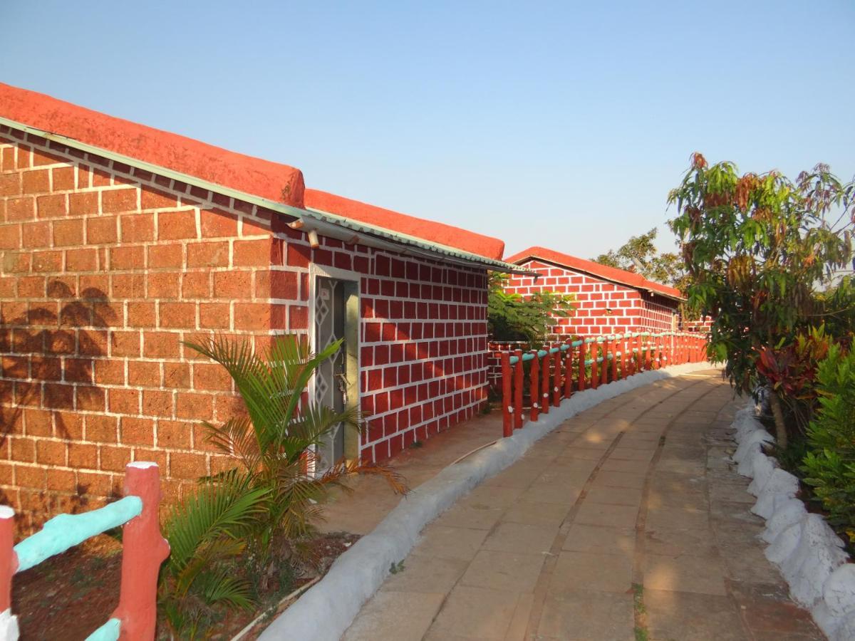 Hôtel Exotic Valley à Mahābaleshwar Extérieur photo