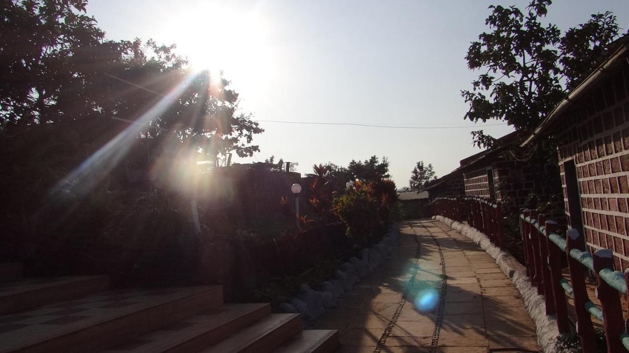 Hôtel Exotic Valley à Mahābaleshwar Extérieur photo