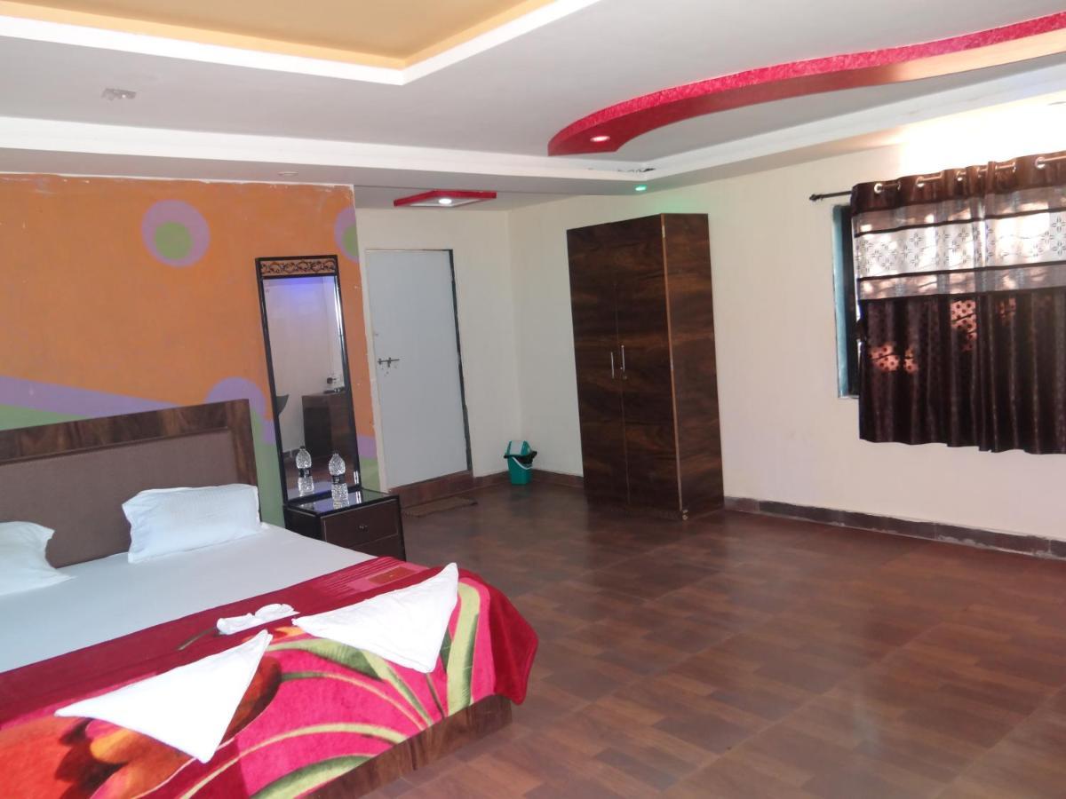 Hôtel Exotic Valley à Mahābaleshwar Extérieur photo
